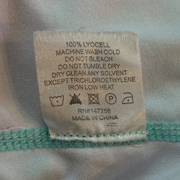 Simply Southern Tropical Floral Pink and Blue Leggings With Pockets Medium - Picture 8 of 9